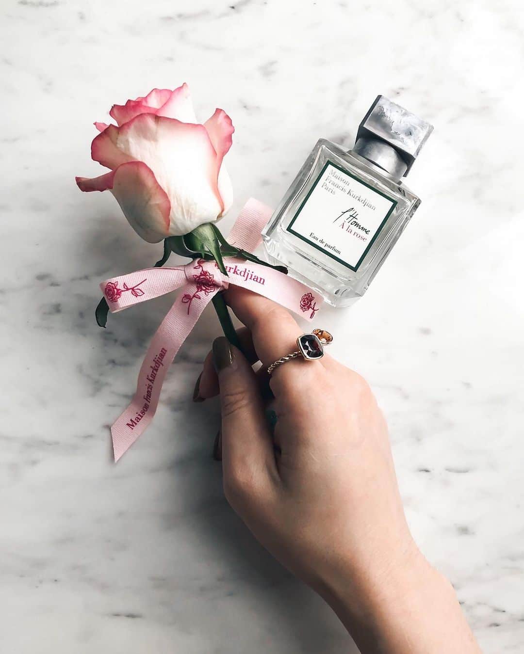 Ruby Kwanのインスタグラム：「As a rose lover, can’t resist on a rose-scented fragrance for my man. 🌹🧔🏻💫 @maisonfranciskurkdjian #lhommealarose  #powerofrose #manwithrose #maisonfranciskurkdjian #franciskurkdjian #fragrancewardrobe #mfk #rougeclosetbeauty」