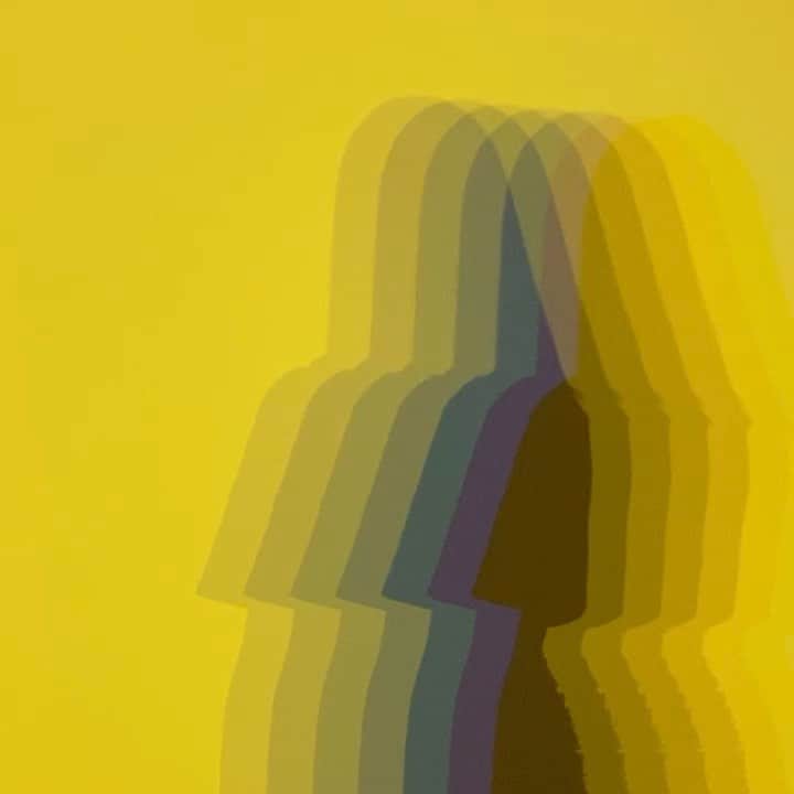 人見古都音のインスタグラム：「💜💙💚💛🧡 遠くだと大きくて、近くだと小さくなる」
