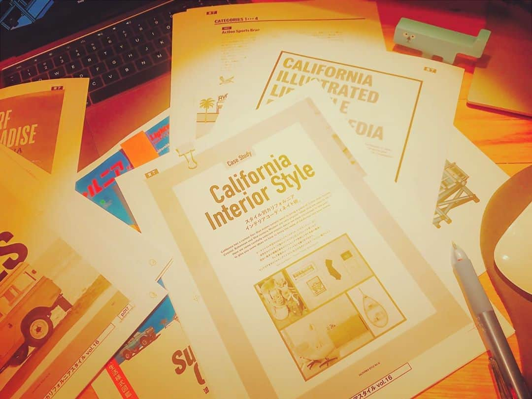 カリフォルニアスタイルのインスタグラム：「久々のアップデート カリフォルニア•スタイル　Vol.16 絶賛校了中  #californiastyle #california #californiadreaming #magazine #article #homes #architecture #surf #surfing #lifestyle #カリフォルニアスタイル #カリフォルニア #カリフォルニア工務店 #カリフォルニア生活 #カリフォルニアライフ #カリフォルニアハウス #カルチャー #ライフスタイル #ライフスタイル不動産 #ライフスタイルホテル #hotels #西海岸 #インテリア #コーディネート」