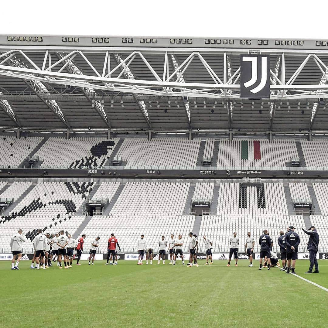 ユヴェントスFCさんのインスタグラム写真 - (ユヴェントスFCInstagram)「Saturday session @ the Allianz ⚽🏟👌  #FinoAllaFine #ForzaJuve」9月19日 20時08分 - juventus