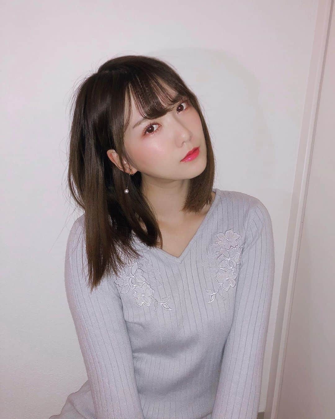 平口みゆきさんのインスタグラム写真 - (平口みゆきInstagram)「エモい感じの写真撮ってみたくてとりあえずフラッシュ焚いてみた。笑 . . . どですか？🤔 . . #えもい #エモい写真 #とは #笑 #フラッシュ #selfie #me #followｍe #photo #camera #instagood #平口みゆき #hiraguchimiyuki」9月19日 20時07分 - hiraguchimiyuki25