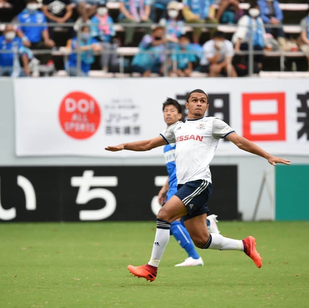 横浜F・マリノスさんのインスタグラム写真 - (横浜F・マリノスInstagram)「It only took @eriklima94 42 seconds to score the opening goal!!! What a touch🙌  #Erik #エリキ #jleague #Jリーグ #fmarinos #swipeleft #コマ送り」9月19日 20時17分 - yokohamaf.marinos