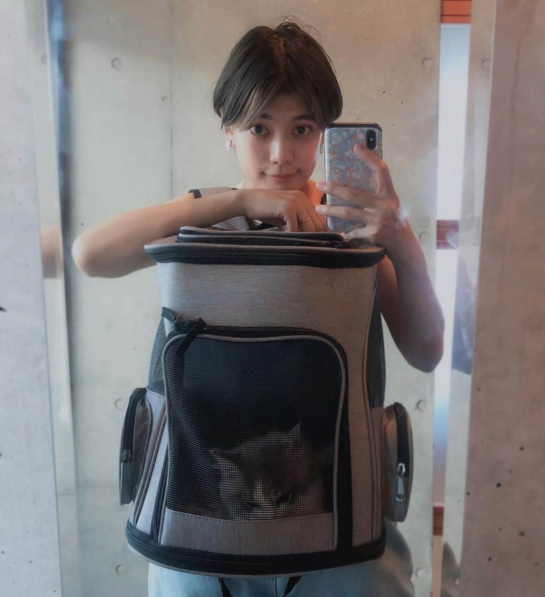 のインスタグラム：「. . 昨日はプクのワクチンに🏥 体重も標準で健康😤 来年には、こうやってリュックで運ぶのが重たくなるのかな、、🤤💕 . . #cat #catstagram #kitty #猫 #にゃんこ #もふもふ #にゃんすたぐらむ #サイベリアン　#ねこすきさんと繋がりたい  #ねこのいる生活  #ねこのきもち　#ねこスタグラム　#猫と友達」