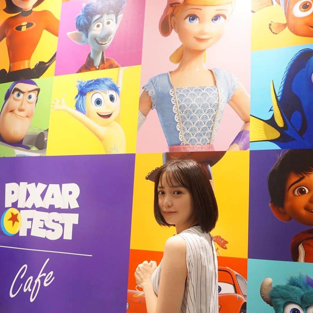 奥仲麻琴さんのインスタグラム写真 - (奥仲麻琴Instagram)「. 姉夫婦、甥っ子と一緒に PIXAR FESTにいってきたよ🤖 お店の中もお料理もほんとに可愛かったな〜！  姉たちといるせいか2枚目が素😶   #pixarfest #pixar #ピクサーフェストカフェ」9月19日 20時13分 - okunaka_makoto