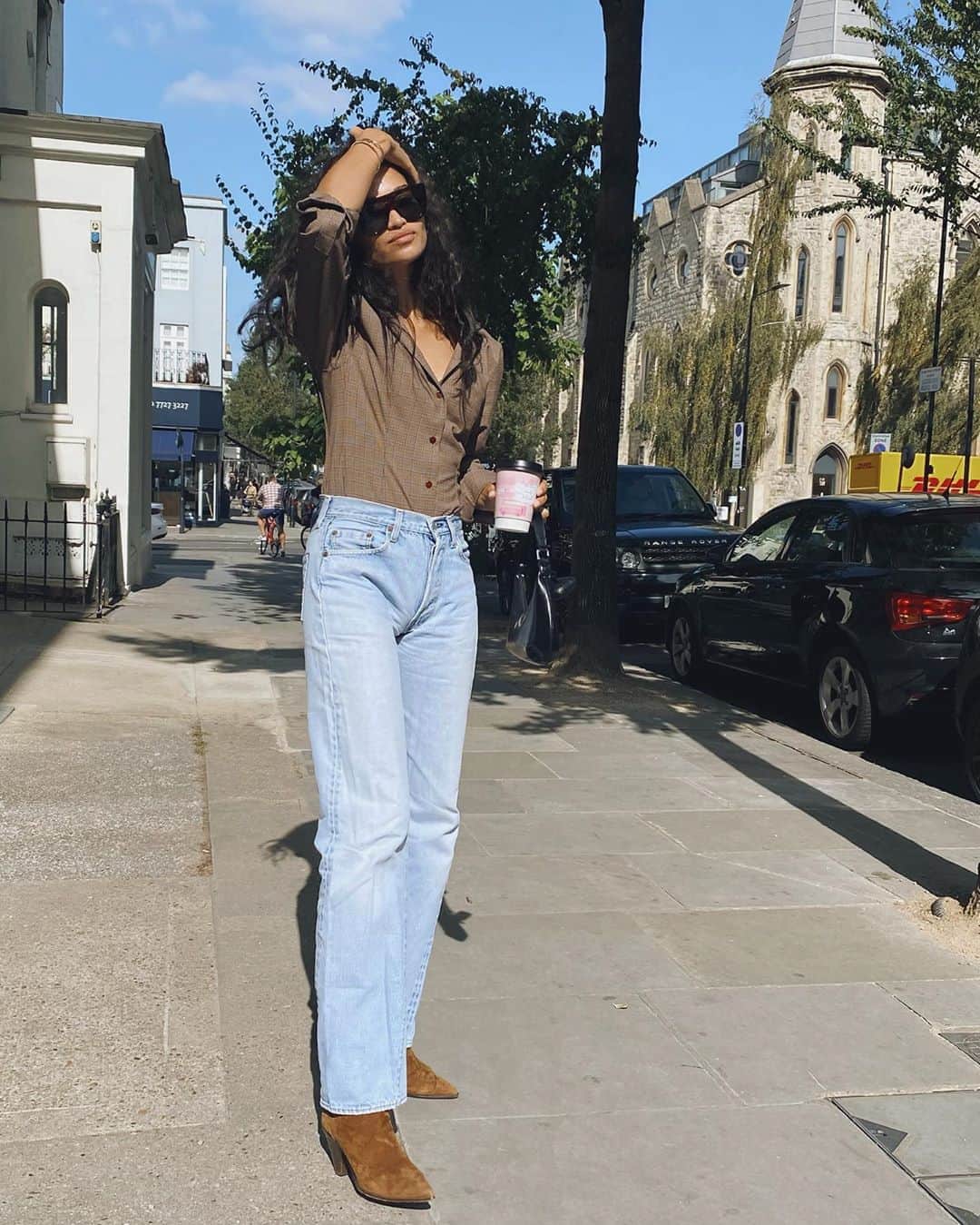 シャニーナ・シャイクのインスタグラム：「Talking Breezy」