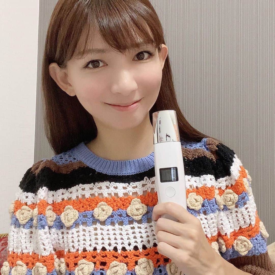 中谷あすみさんのインスタグラム写真 - (中谷あすみInstagram)「ずっと気になっていた毛穴美顔器 @roserine_official のアクアピーリングを使い始めました🙌 これでおうちでピーリングができる✨ 結構パワーあるので使い続けるとエステのようにお肌ツルツルになってきます。 ピーリングモード以外にEMSリフトケアと超音波、イオン導入までできちゃうのが凄い◎ そして防水なのでお風呂でも使用できて嬉しい✨  #ロゼリーヌ #アクアリフトピーリング #ピーリング#毛穴ケア#毛穴美顔器#美顔器#EMS美顔器#イオン導入#おうちエステ#pr」9月19日 20時24分 - asumi_naa