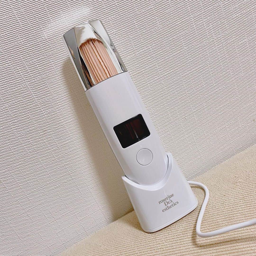中谷あすみさんのインスタグラム写真 - (中谷あすみInstagram)「ずっと気になっていた毛穴美顔器 @roserine_official のアクアピーリングを使い始めました🙌 これでおうちでピーリングができる✨ 結構パワーあるので使い続けるとエステのようにお肌ツルツルになってきます。 ピーリングモード以外にEMSリフトケアと超音波、イオン導入までできちゃうのが凄い◎ そして防水なのでお風呂でも使用できて嬉しい✨  #ロゼリーヌ #アクアリフトピーリング #ピーリング#毛穴ケア#毛穴美顔器#美顔器#EMS美顔器#イオン導入#おうちエステ#pr」9月19日 20時24分 - asumi_naa