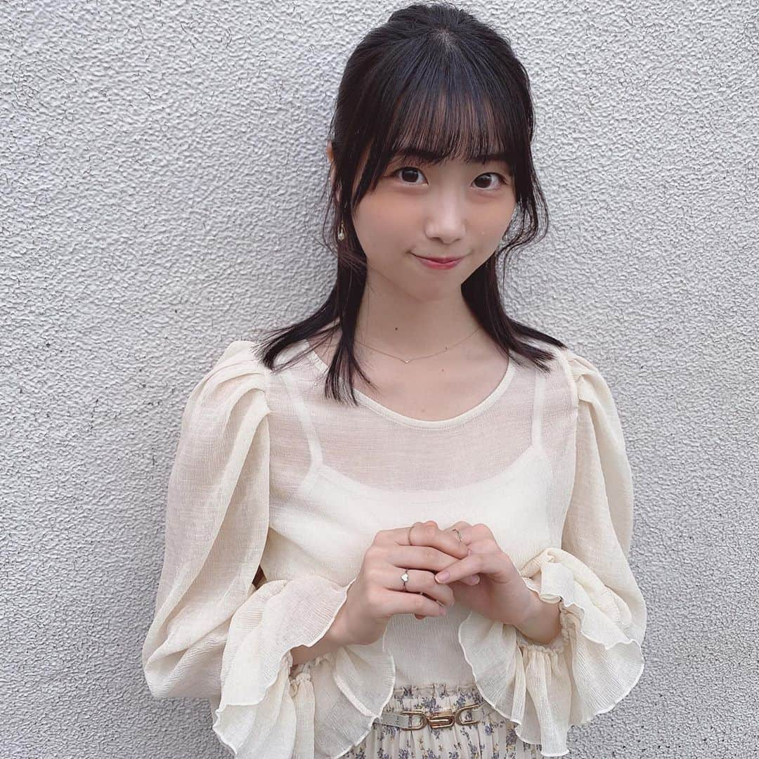 小川紗奈さんのインスタグラム写真 - (小川紗奈Instagram)「#オンラインお話し会 ありがとうございました💭﻿ ﻿ 昨日ストーリーで募集した時ハーフアップ多かったし、お洋服の雰囲気的にも合うかなって思ってハーフアップにしたよ〜﻿ ﻿ 最後はなんかすっごく笑ってたーー︎︎☺︎﻿ ﻿ ﻿ #ootd #秋服 #私服 #今日のコーデ」9月19日 20時41分 - sana_hkt48