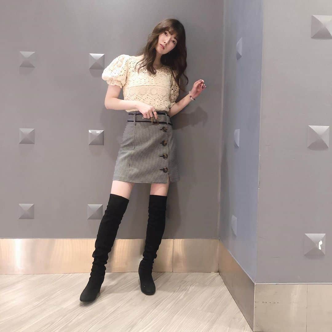日下部美愛のインスタグラム：「早く秋服着たいな〜〜  #redyazel #grl  #photo #japan #model #me #hair #fashion #fashionblogger #makeup #selfie #followme #instagood #camera #instadaily #dailylook #한국 #맞팔 #사진 #데일리 #데일리룩 #인스타사진 #인스타그램 #일본인 #패션」