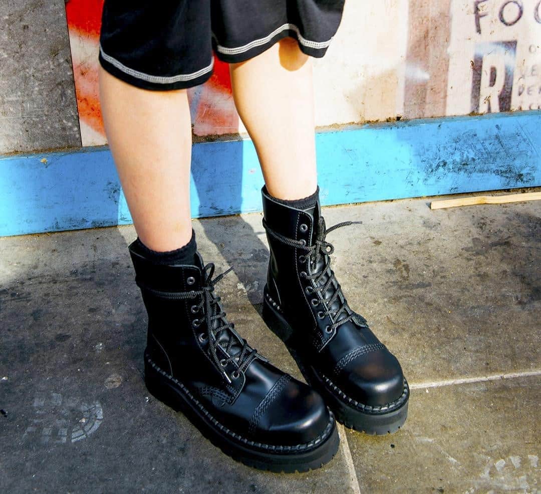 アンダーグラウンドのインスタグラム：「This is the Original Steel Cap Stormer Boot. The 8 Eyelet option from our Steel Cap Boot Collection. This version on a double sole and available from a size 2 up to a size 12.⁠ ⁠ Online and from selected global stockists.⁠ ⁠ ⁠ #UndergroundEngland #UndergroundShoes #Underground #SteelToe #SteelToeBoots #SteelCaps #SteelCapBoots #LaceUpBoots #algender #Comabtboots #militaryboots #grungeboots #Steelcapboots #steelcaps #combatboots #grungeboots #militaryboots #leatherboots」