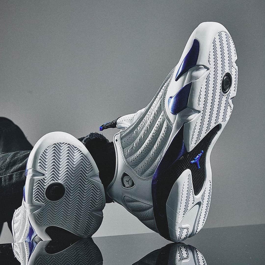Sneaker Newsさんのインスタグラム写真 - (Sneaker NewsInstagram)「The Air Jordan 14 Retro returns to stores in a "Hyper Royal" colorway at 10am ET. This sporty accent color, paired with the genuine leather upper, makes for one of 2020's cleanest Retro drops. Hit the link in our bio for the store list.」9月19日 21時01分 - sneakernews