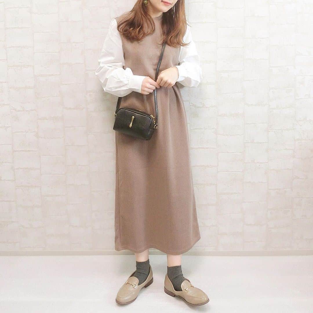 DHOLIC SNAPのインスタグラム：「@wear.chicchimoさんの#dholicsnap⁠ 　⁠ DRESS：@dholic_official⁠ 　⁠ 【LADIES】⁠ #ストラップ付配色ワンピース⁠ 全2色￥3,465(税込)⁠ 　⁠ みなさんもぜひ#dholicsnap をつけて⁠ コーディネートを投稿してください📸💕⁠ 　⁠ ※上記以外のご着用アイテムにつきましては品切れ商品、または、私物となります。⁠ 　⁠ #DHOLIC#dholicism#fashion#ootd⁠ #プチプラコーデ#今日のコーデ#今日の服⁠ #秋服#秋コーデ#ワンピースコーデ#ブラウス⁠ #クラシカル#休日コーデ#大人かわいい」