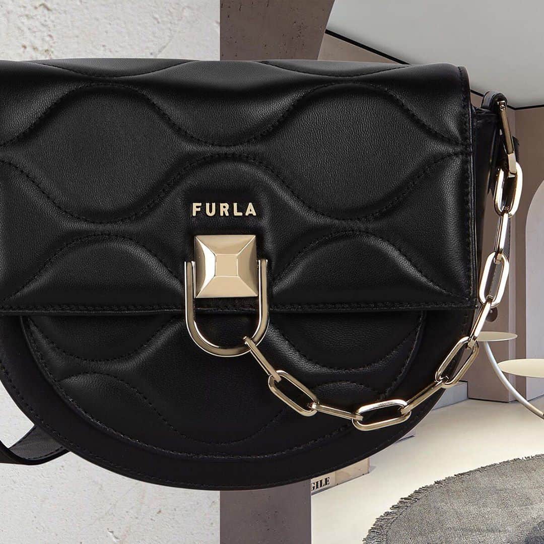 フルラさんのインスタグラム写真 - (フルラInstagram)「Milano Piazza Duomo. Get ready for an immersive experience within the Furla world.  #furlaopeningparty#furla#accessories #fashion」9月19日 21時01分 - furla
