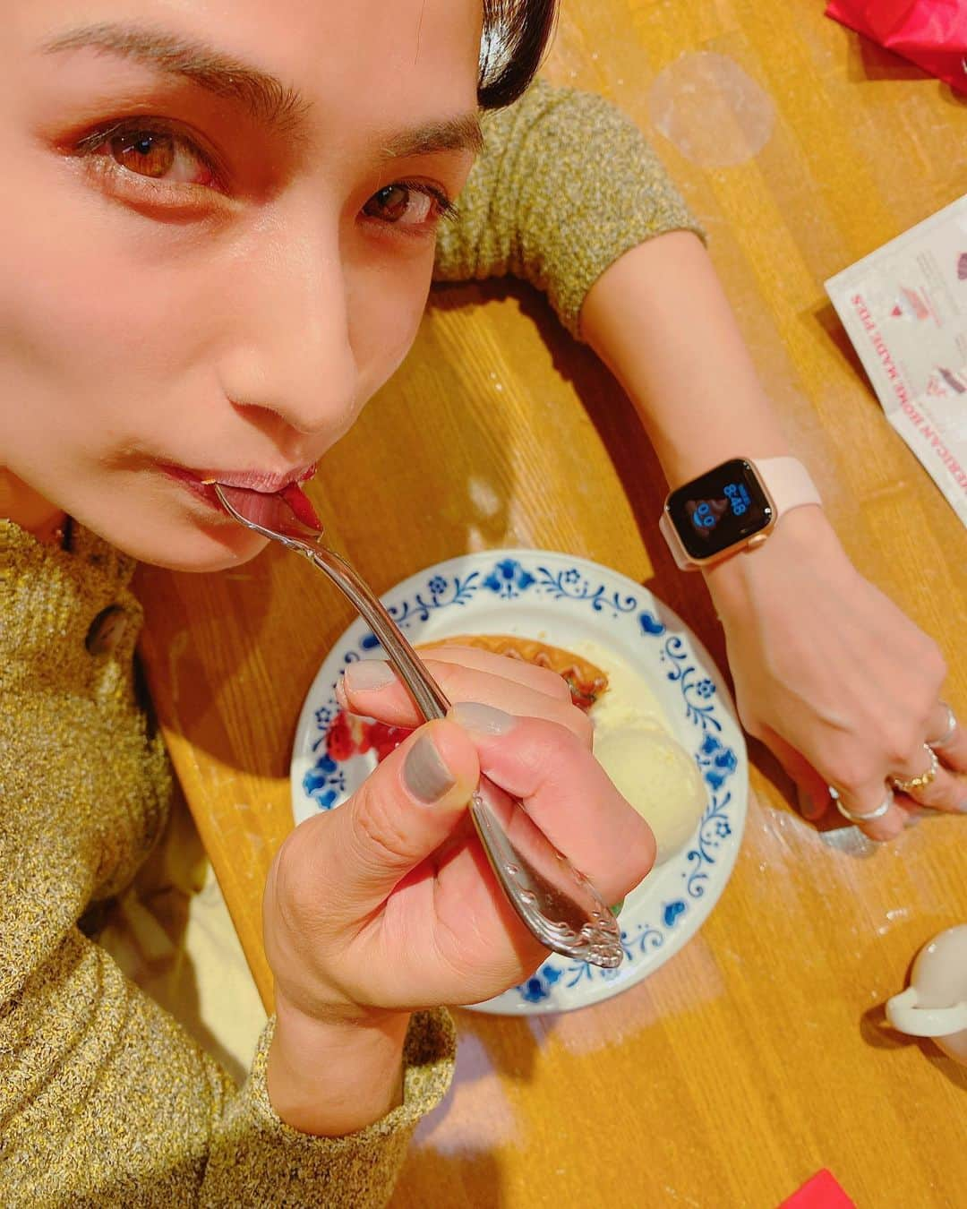 佐田真由美さんのインスタグラム写真 - (佐田真由美Instagram)「🍎＆🍒 #applewatch6 #アンナミラーズ」9月19日 21時01分 - sadamayumi