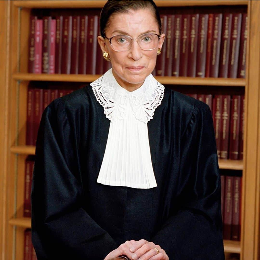 ジェイミー・アレクサンダーのインスタグラム：「Hero. Thank you for everything. RIP #ruthbaderginsburg」