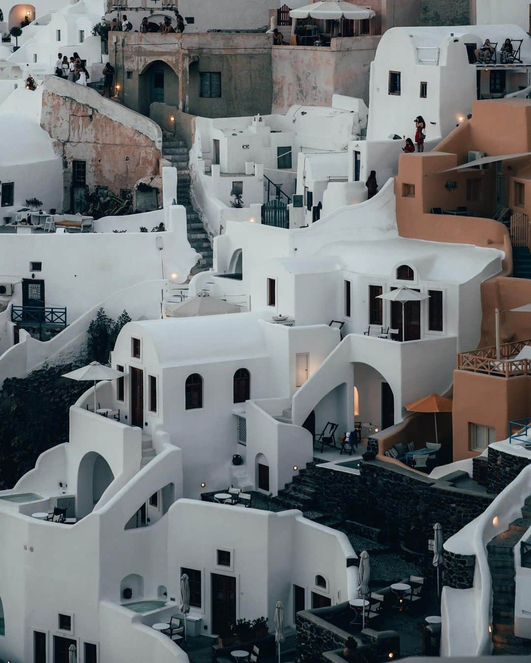 Enzo Cariniさんのインスタグラム写真 - (Enzo CariniInstagram)「Santorin 💙 isn't it beautiful ? #greece #landscape #santorini」9月19日 21時12分 - enzo_carini