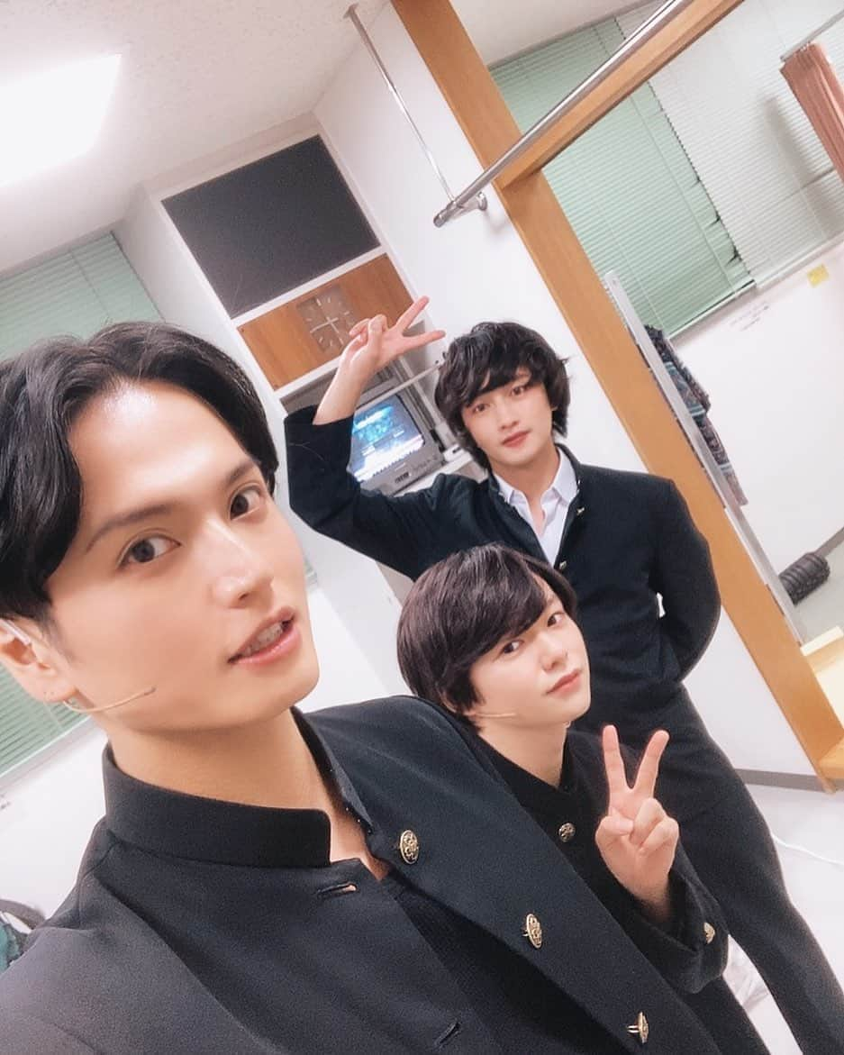 友常勇気さんのインスタグラム写真 - (友常勇気Instagram)「Finished!! Thank you for coming today🎉🎉 It will be the last in tomorrow. I will do my  best tomorrow(๑•̀ㅂ•́)و✧ #ぼくらの七日間戦争  #友常勇気  #本番無事に終了しました #明日は千秋楽 #いつもと同じように #全力で演じるのみ #会場でお待ちしております #松本岳 #志村玲於  とパシャリ🎊」9月19日 21時20分 - yuki_tomotsune