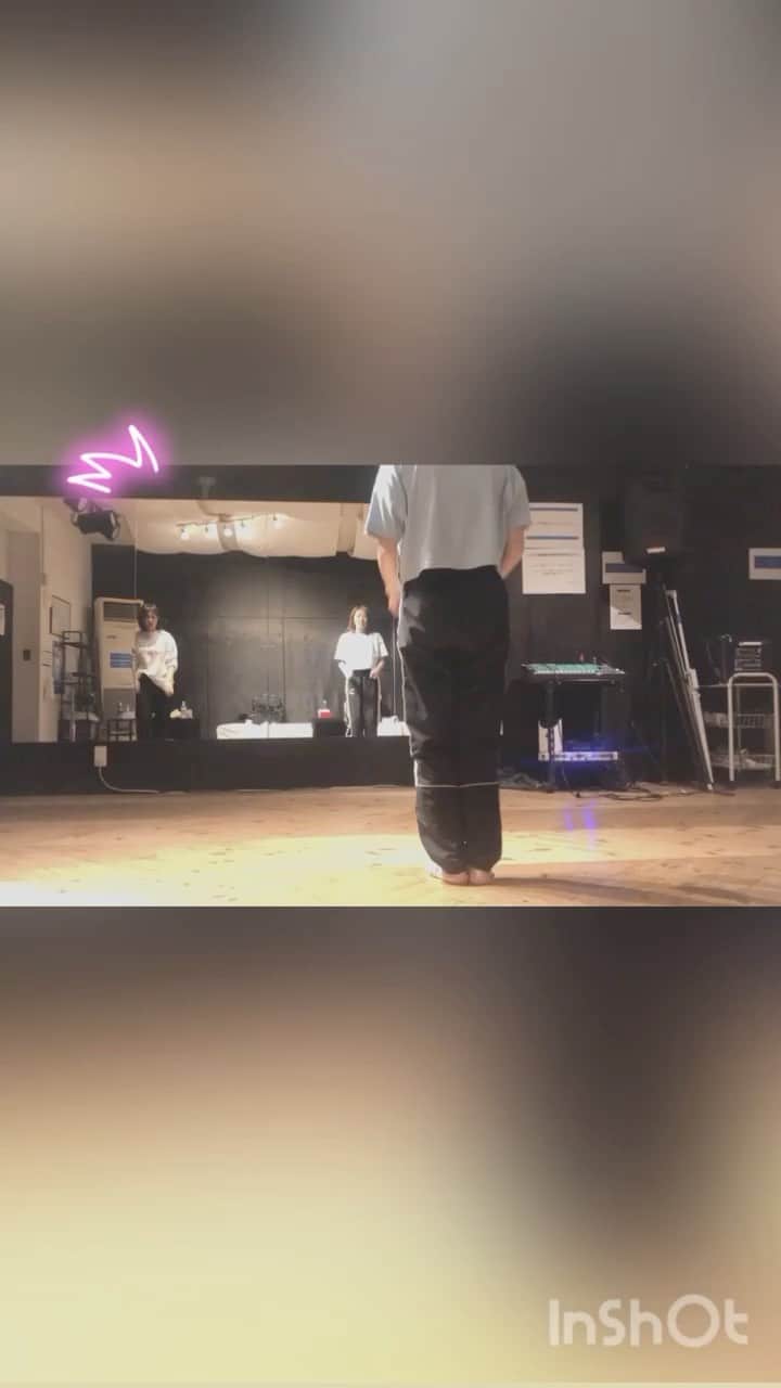 深瀬智聖のインスタグラム：「あと1週間で完成するのか…🤭  #ダンスレッスン #ダンス #dance #早送り #練習」