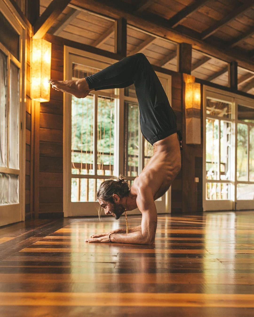 Ricardo Baldinさんのインスタグラム写真 - (Ricardo BaldinInstagram)「I could come up with some deep Yoga teaching sentence, but I actually just wanted to wish everyone of you a good weekend, may we all have a blissful and loving one 🙏🏽」9月19日 21時36分 - rbaldin