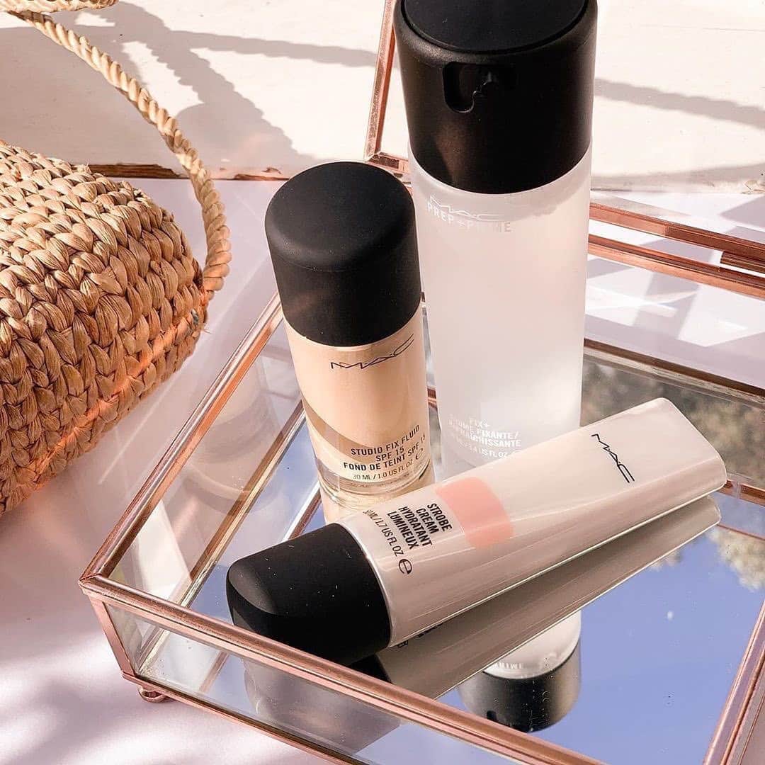 M·A·C Cosmetics UK & Irelandさんのインスタグラム写真 - (M·A·C Cosmetics UK & IrelandInstagram)「The heat is ON. Get glowing ASAP.   Three steps to Saturday skin ✨   1) Studio Fix Fluid Foundation with SPF15  ⁠2) Strobe Cream for a hit of luminosity  3) Fix + Original to hydrate, refresh and set your makeup  What are your M·A·C faves? ☀️   #regram @beginwithinbeauty⁠ #MACCosmeticsUK #MACCosmetics #MACStudioFix #StudioFixFoundation #MACStrobeCream #MACFixPlus #Beauty #Skincare #Makeup⁠ #SaturdaySkin #GlowingSkin」9月19日 21時30分 - maccosmeticsuk