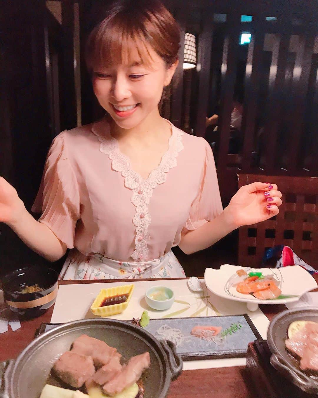 DJ MIYAさんのインスタグラム写真 - (DJ MIYAInstagram)「きゃっほぉ☆彡💖久しぶりにお母さんと箱根に行ってきましたーぁぁぁ💖  privateで行ったので、宿は載せるか迷ったけどぉ、お気に入りだからもう8回くらいrepeatしてるんだけど『水の音』に宿泊しました💖  小涌谷駅🚉だよ♪  ほんと、食事も懐石料理フルコース❤️❤️お造りや、陶板焼きのお肉や、牛すき焼きなど美味しかったよぉぉ♪🌈  温泉も♨️♨️水の音は、自由に使える貸切露天風呂🛁も入れると3箇所もあるし、かなり癒されました♪  箱根登山鉄道も🚞めっちゃ混んでいて、さらに宿も人でいっぱいでびっくりしていまーす‼️  . 露天風呂気持ちいい最高❤️💖 . やっぱり箱根大好き💕🌈💕✨    【MIYAの温泉を楽しむ旅💗18.SEP .2020】  . .    #国内旅行 #女子旅 #マイトリ #タビジョ #旅ブロガー　#旅大好き　#旅の写真　#箱根旅行　#旅行ブロガー #インスタグラマー　#インフルエンサー　#トリップ　#温泉好き #温泉旅行　#旅館　#海外旅行ブロガー　#今日のメイク　#今日のコーデ　#旅写真　#旅スタグラマー　#旅スタグラム #箱根旅行記　#モデル　#マイトリップMIYA #ブロガー　#旅好き　#箱根湯本 #インスタグラマー #トラベラー #インフルエンサー #gotoキャンペーン #小涌谷」9月19日 21時34分 - dj_miya