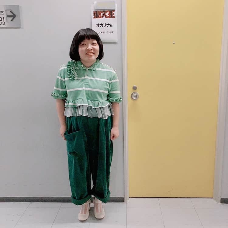 おかずクラブのインスタグラム：「#東大王　👚👗👠 アップし忘れてた、前日OAだった東大王のうきわ姫👸🏻笑  トップス&ボトムス👉🏻amatunal @amatunal_shop  その他スタイリスト私物  Styled by @ayumiii_2019   座ってて見えなかったけど、うきわみたいに腰回りフワフワしてた！ ドアのイエローと良い色合いだ！！  #東大王 #おかずクラブ #オカリナ #okazugram」