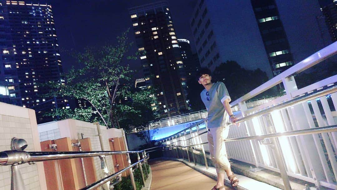 榎木智一さんのインスタグラム写真 - (榎木智一Instagram)「. 夜の散歩が、好きで👣. . ラフな散歩スタイルで、ライトアップされた景色を楽しみながら歩く😆. . 秋は、特に散歩の季節🌰. . あぁ~🍁紅葉を見ながら温泉入りて~♨️. . #榎木智一 #俳優 #おっさんコーデ #散歩コーデ #ラフスタイル #写真 #photo #seiko #unitedarrows #drmartens #globalwork #nanouniverse #summer #japanese #actor #fashion #style #coordination #followme #我 #演員 #셀카 #팔로우 #취미 #배우」9月19日 21時38分 - enoki.tomokazu