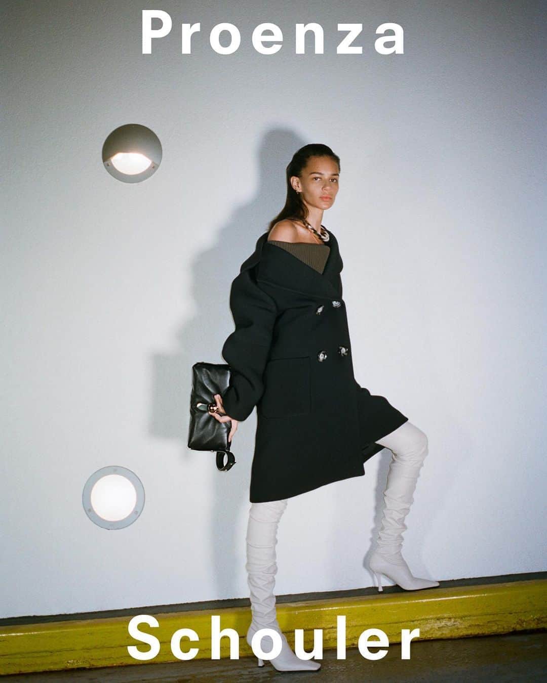 プロエンザスクーラーのインスタグラム：「Proenza Schouler Fall Winter 2020 @binxwalton by @blackpierreange #proenzaschouler  Styling #CamillaNickerson Hair @guidopalau  Make Up @diane.kendal for @maybelline Casting @ashleybrokaw」