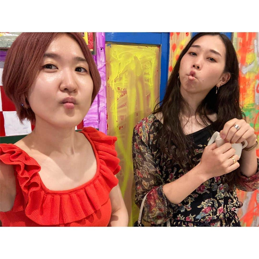 下舘夏希さんのインスタグラム写真 - (下舘夏希Instagram)「なかよしつるちゃんと今日はバンクシー展へ🖼♥️ 作品写真okやったから少しだけアップしますす🎵後ほど！ 今日のエブリシモは帰宅後にとりかかります🙇 #なかよし #おともだち #friend #アートめぐり #アート #art」9月19日 21時54分 - dateshimo