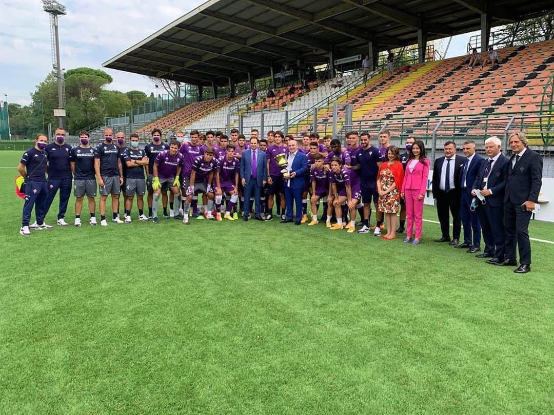 ACFフィオレンティーナさんのインスタグラム写真 - (ACFフィオレンティーナInstagram)「💜🏆  #ForzaViola 💜 #Fiorentina」9月19日 21時47分 - acffiorentina