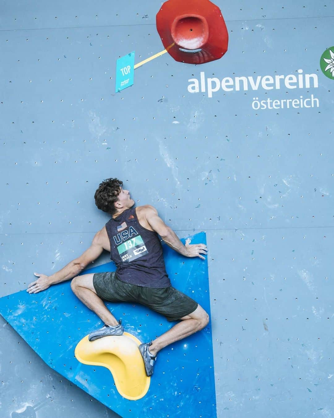 のインスタグラム：「Two years ago at the World Championship in Innsbruck. Really missing comps right now.  📸 @jonglassberg @louderthan11   @thenorthface」