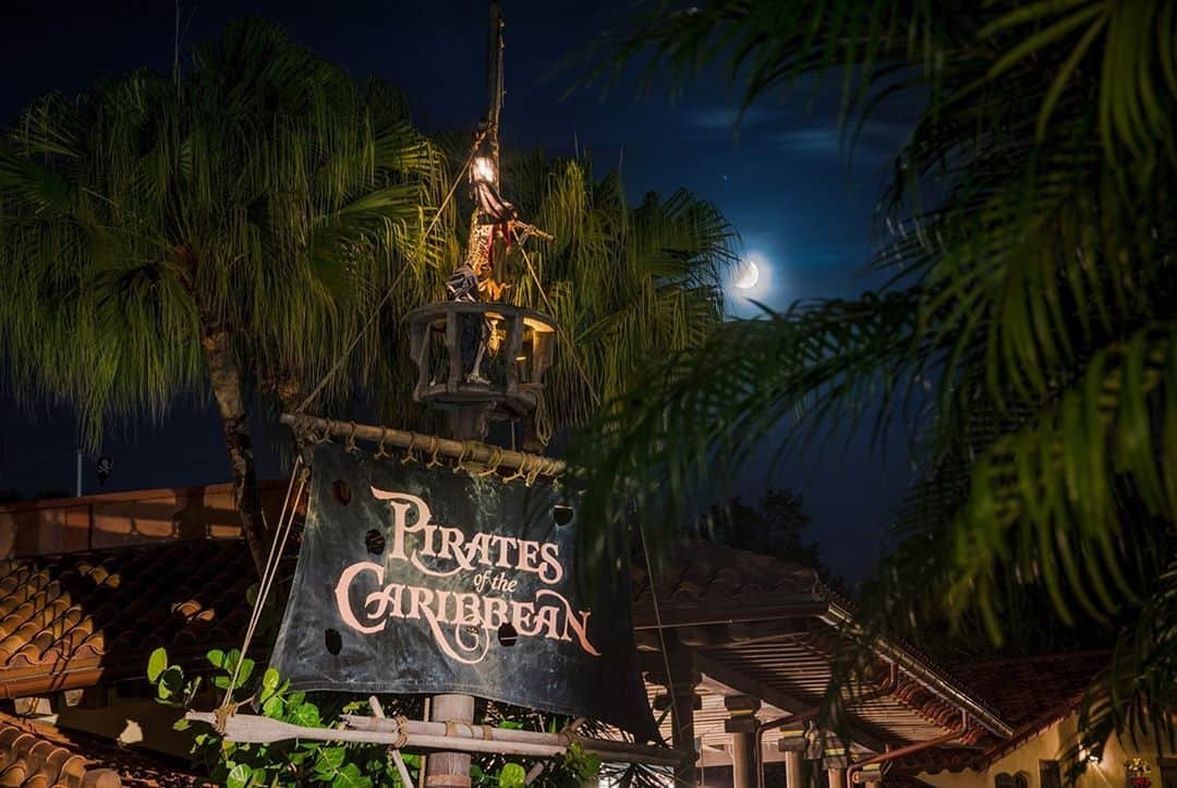 Walt Disney Worldさんのインスタグラム写真 - (Walt Disney WorldInstagram)「Arrrgh! ☠️ We’re celebrating #TalkLikeAPirateDay with a look at Pirates of the Caribbean from Walt Disney World & other Disney Parks around the world!  #DisneyMagicMoments ✨」9月19日 22時00分 - waltdisneyworld