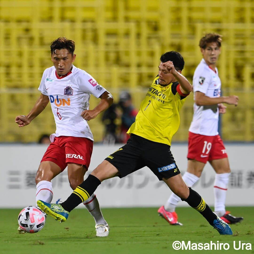 Goal Japanさんのインスタグラム写真 - (Goal JapanInstagram)「. ＼☀️白熱した一戦はドローで決着🐻／ 終盤には多くの決定機を迎えたが互いに決めきれず。 (Photo: Masahiro Ura) . 🇯🇵#明治安田生命J1リーグ 第17節 🆚柏レイソル 1-1 サンフレッチェ広島 ⚽#ドウグラスヴィエイラ (9分)、#北爪健吾 (45+2分) . #soccer #football #jleague #J1 #goaljleague #kashiwareysol #reysol  #sanfreccehiroshima #sanfrecce #サッカー #フットボール #Jリーグ #明治安田生命Jリーグ #⚽」9月19日 22時11分 - goaljapan