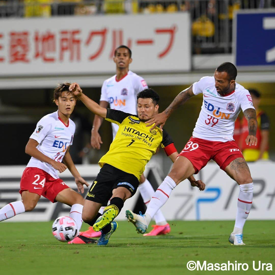 Goal Japanさんのインスタグラム写真 - (Goal JapanInstagram)「. ＼☀️白熱した一戦はドローで決着🐻／ 終盤には多くの決定機を迎えたが互いに決めきれず。 (Photo: Masahiro Ura) . 🇯🇵#明治安田生命J1リーグ 第17節 🆚柏レイソル 1-1 サンフレッチェ広島 ⚽#ドウグラスヴィエイラ (9分)、#北爪健吾 (45+2分) . #soccer #football #jleague #J1 #goaljleague #kashiwareysol #reysol  #sanfreccehiroshima #sanfrecce #サッカー #フットボール #Jリーグ #明治安田生命Jリーグ #⚽」9月19日 22時11分 - goaljapan