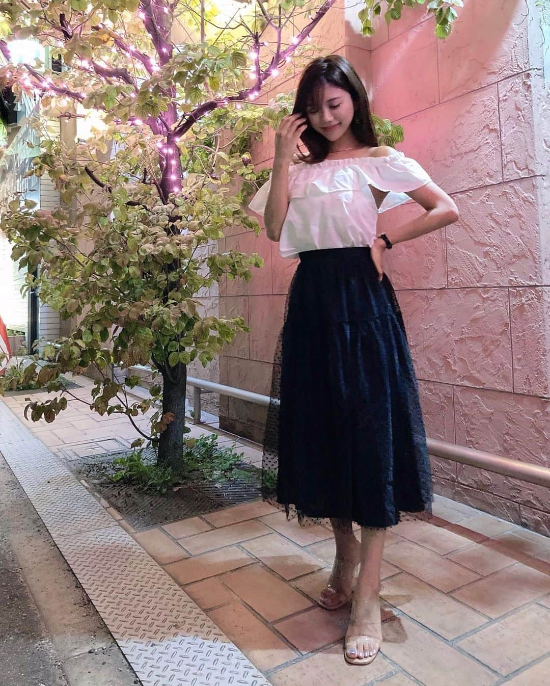 海江田麻貴さんのインスタグラム写真 - (海江田麻貴Instagram)「ㅤㅤㅤ  ㅤㅤㅤ ファンの皆さまいっぱいきてくれた🌸 ありがとうございました🦅💓  いっぱいサイン書いたうれしい🤤 ㅤㅤㅤ  ㅤㅤㅤ ㅤㅤㅤ #中のドットはインナーです☺︎ #not事故写🙅‍♀️🤤 #ワンショル #ワンショルダー #外ハネミディアム #外ハネ #ウェットヘア #濡れ髪 #ウェットスタイリング #デコルテ #japanesegirl #シルバーアクセ」9月19日 22時08分 - _makiii0924_