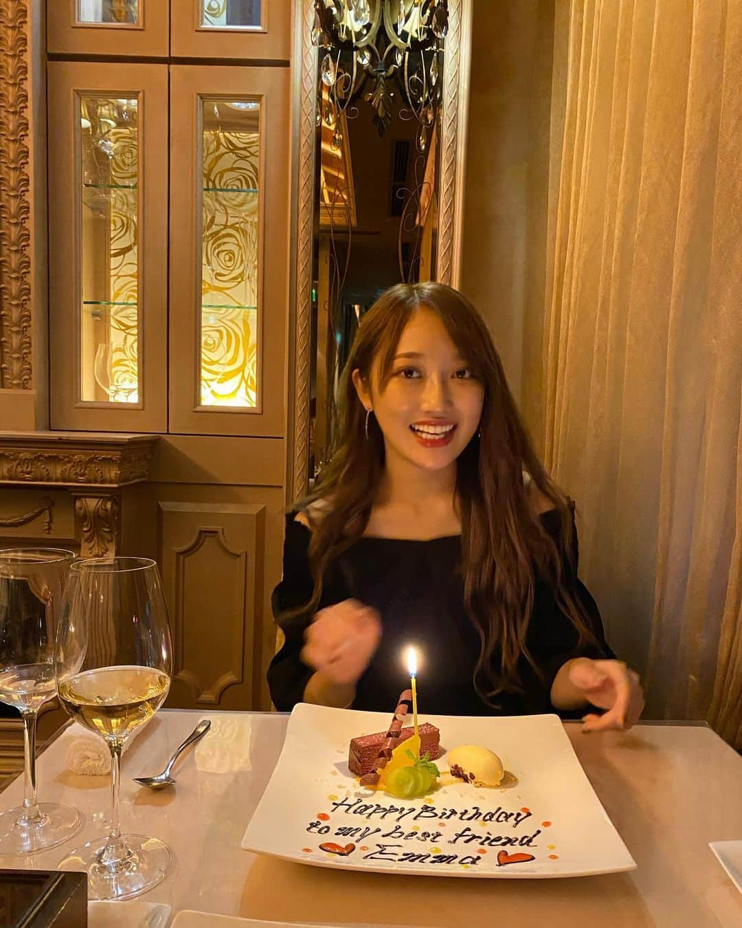 片原恵麻さんのインスタグラム写真 - (片原恵麻Instagram)「りのがお誕生日お祝いしてくれた~♡﻿ ﻿  りのとは出逢ってから境遇が似てた事もあって﻿ ほんとに色々相談しあってきたし﻿支えあってきた感、なの☀︎﻿ ﻿ これからもよろしくね🌙*ﾟ﻿ ﻿ ﻿ #rino#thankyou」9月19日 22時19分 - emma_katahara