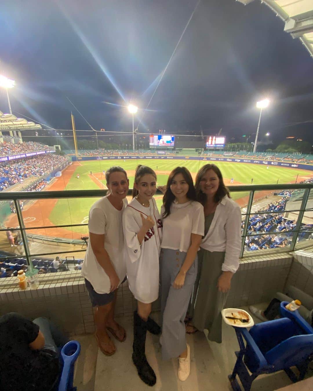 ハンナ・クインリヴァンのインスタグラム：「Sports bring us together ⚾️ #funday #niceweekend」