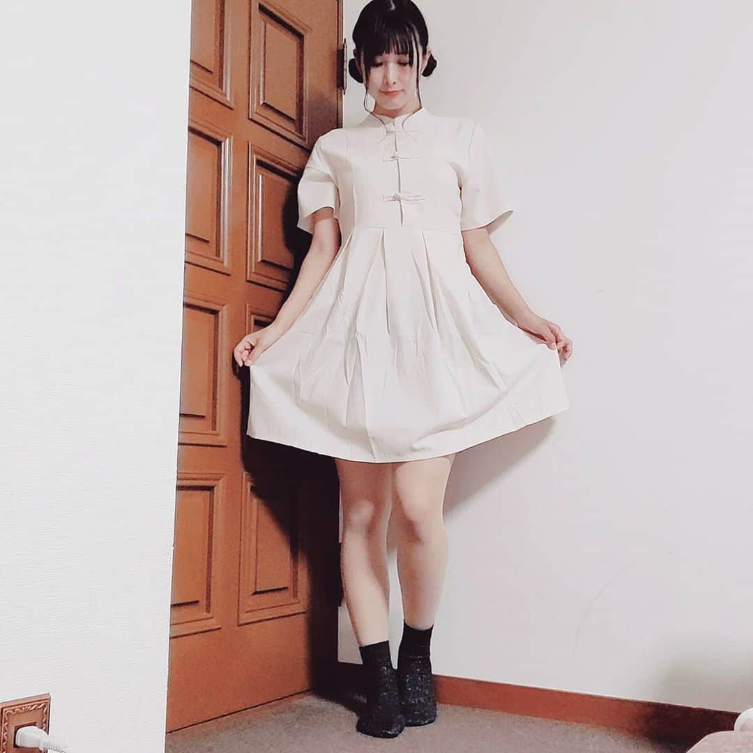 椎原えみのインスタグラム：「2020.09.19.Saturday . . .  今日のためにチャイナ服買ったの！ . . . #民族ハッピー組  #椎原えみ #美脚女子 #美脚 #followｍe #脚フェチ #足フェチの皆様お待たせしました  #足フェチ  #モデル #アイドル  #あしすたぐらむ #あしたすたぐらまー #脚フェチの皆様お待たせしました #legs #水泳 #美脚 #美脚女子 #beautifullegs #japaneseidol #japanesegirl #えみあし #beautiful #photomodel #photography #Japan #girl  #京都散策 #美脚女子 #美脚 #高身長女子 #チャイナ服 #ロングヘア  #model  #cute」