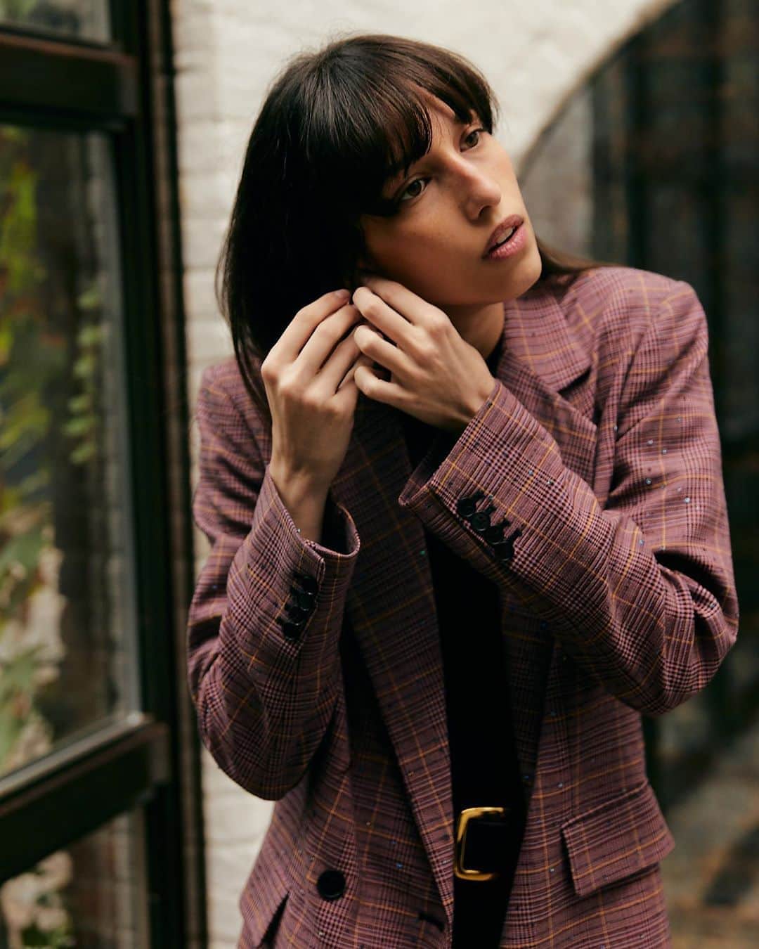 デレクラムのインスタグラム：「The Derlyn Sequin Blazer is made for the woman on-the-go.」