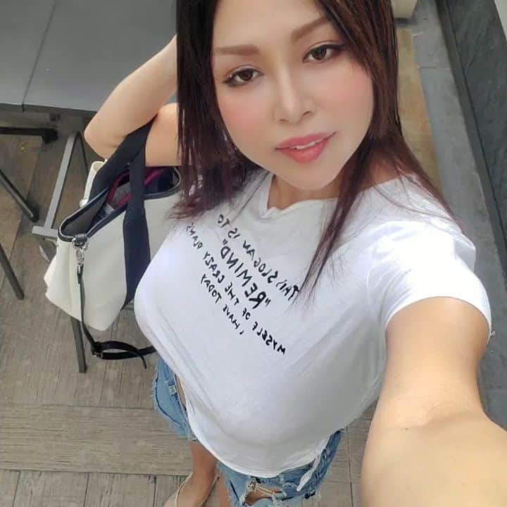 のインスタグラム：「まだまだT-SHIRTSの季節だね👚」