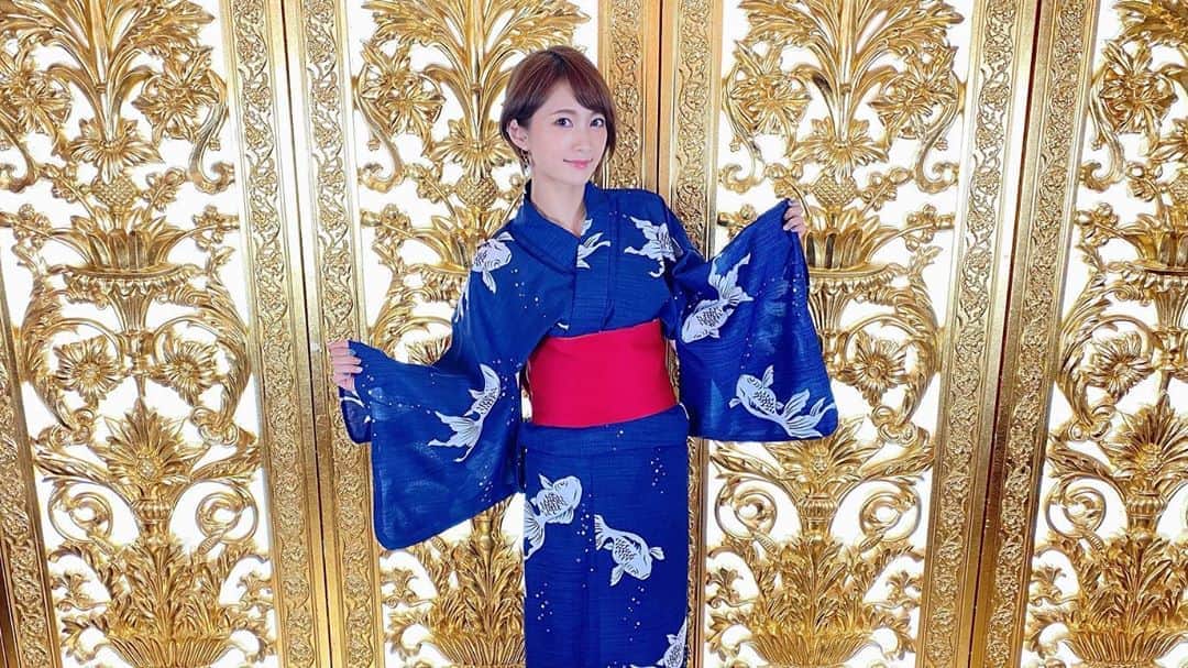 のインスタグラム：「👘 今年初にしてラスト浴衣！！ 曲にぴったりな金魚柄の浴衣に出会えて嬉しい❤️ #浴衣 #jouetie  . 数年前に着た時の記憶を辿りながら着付けたので色々あやふやな所もあるけど😅 ・ ・ #ayasachannel #ヲタリスト  #バイオリン #弾いてみた #violincover #violinist #バヨリン弾き #5string #5弦バイオリン  #あの夢をなぞって #yoasobi  #夢の雫と星の花」
