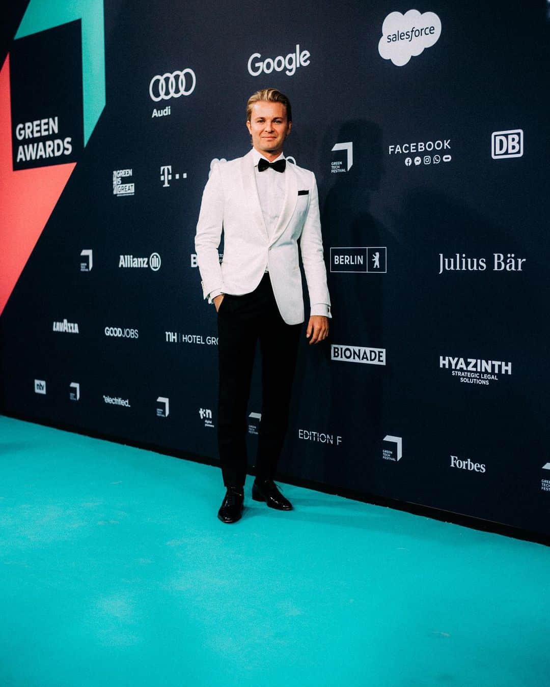 ニコ・ロズベルグのインスタグラム：「Green Awards Gala! I really enjoyed last night in my special @boss tuxedo with some incredibly inspiring people!  Thanks to everyone for celebrating change with us at the Greentech Festival 2020 🌍」