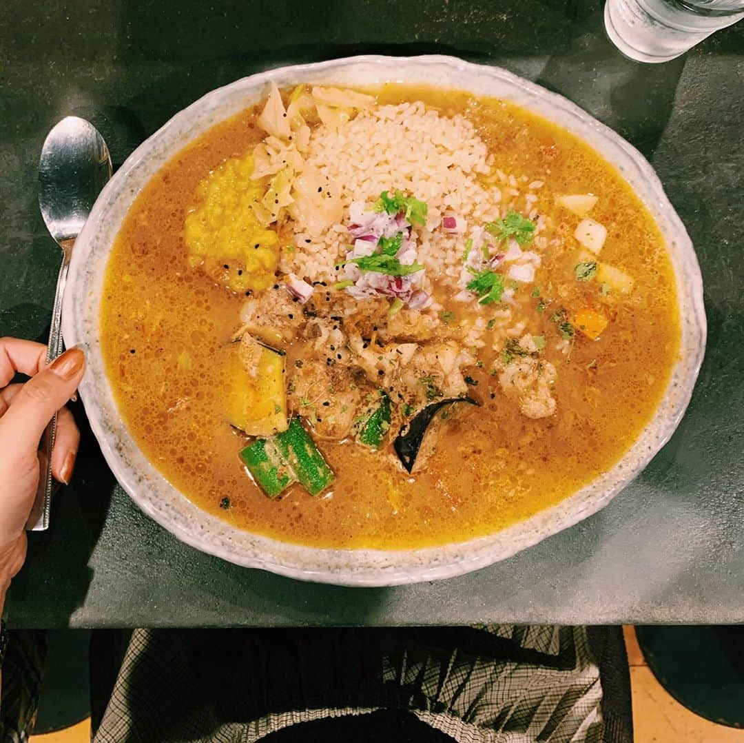 ゆきほのインスタグラム：「❤️オクラ❤️茄子❤️ホルモン❤️ . #curry #大阪スパイスカレー」