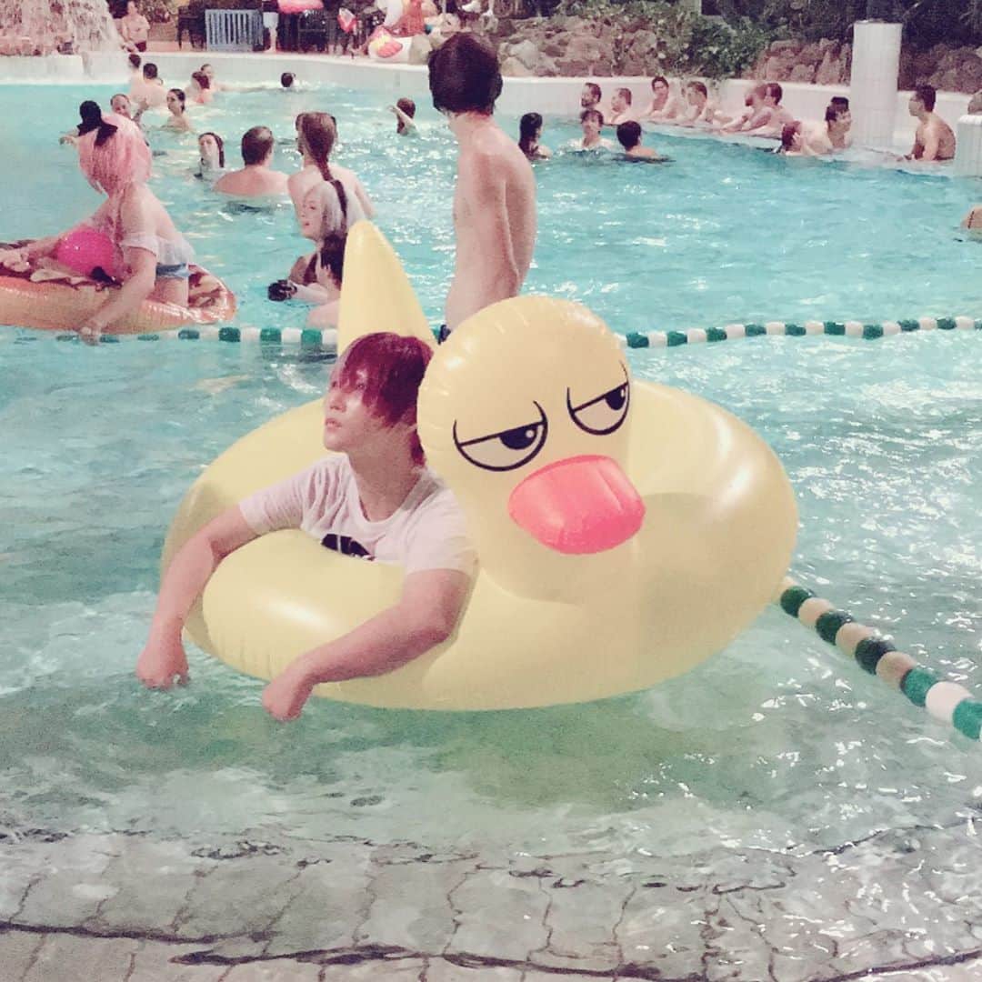 のインスタグラム：「I didn't do anything this summer. 😖 I want to have fun next summer.🏄‍♂️」