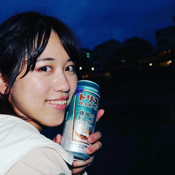 渡辺彩乃さんのインスタグラム写真 - (渡辺彩乃Instagram)「もう夏も終わりですねっ 涼しい夜が心地良い反面、少し寂しいような気もします😢  皆さんは素敵な思い出できましたか？ 来年にはもっと楽しめるといいですね✨  #ミスコン #ミスコン2020 #千葉大学 #千葉大ミスコン  #instagood #instalike #instagram #follow #followｍe #彼女 #かわいい #爽やか #夏 #夏の思い出 #夜  #夜景 #河川敷 #トリスハイボール #水色 #emotional」9月19日 22時53分 - nyaao_craveit