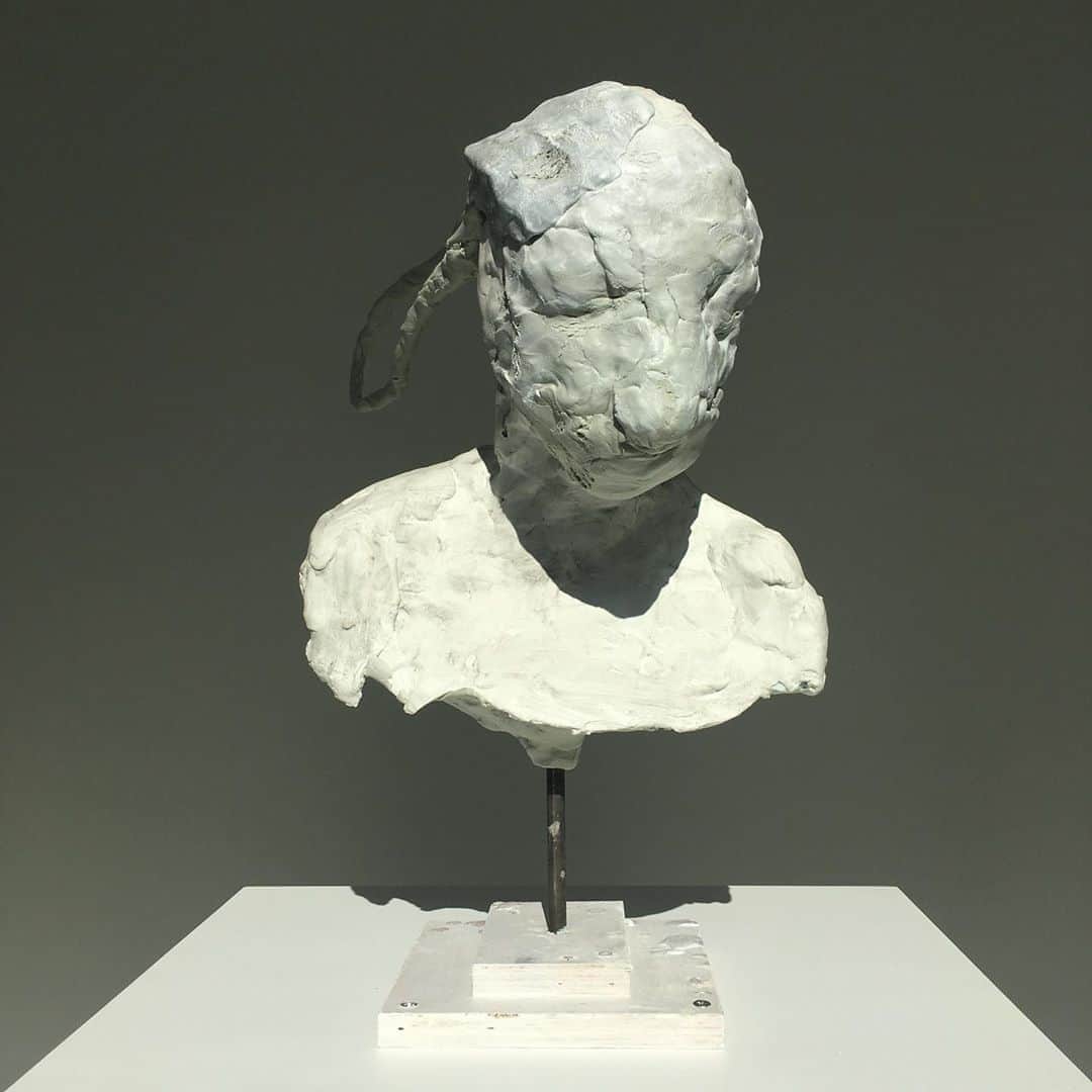 ジャンポールレスパナールのインスタグラム：「. The sun on David Altmejd sculpture. Speechless」