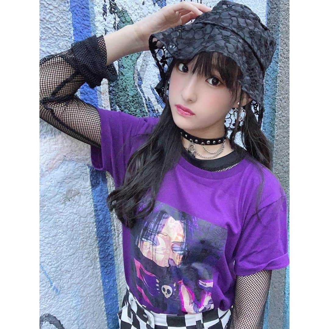 岡本怜奈さんのインスタグラム写真 - (岡本怜奈Instagram)「♡﻿ 🔮⛓🥀🖤☠️﻿ ﻿ ﻿ #オンラインお話し会﻿ ありがとうございました🙏💗﻿ ﻿ ﻿ #今日のコーデ﻿ ﻿ ハマってるHUNTER × HUNTERのTシャツが﻿ お家に届いたのでコーディネートしてみたよ〜👗💭﻿ ﻿ キャラクターは #フェイタン 🕷🖤﻿ ﻿ キメラアント編で闘っているフェイタンが﻿ かっこ良くてそこからハマってる👀﻿ ﻿ キルアも好き〜⚡️💗﻿ ﻿ ﻿ ✔️ 𝑻-𝒔𝒉𝒊𝒓𝒕  #suzuri (@suzurijp)﻿ ✔️ 𝒔𝒌𝒊𝒓𝒕  #rasvoa (@rasvoa_official)﻿ ✔️ 𝑴𝒆𝒔𝒉 𝒕𝒐𝒑𝒔. 𝒔𝒐𝒄𝒌𝒔. 𝑹𝒂𝒄𝒆 𝒃𝒖𝒄𝒌𝒆𝒕 𝒉𝒂𝒕﻿  #volcan_aphrodite (@volcan_official)﻿ ✔️ 𝒔𝒉𝒐𝒆𝒔  #bubblestokyo (@bubblestokyo)﻿ ✔️ 𝒆𝒂𝒓𝒓𝒊𝒏𝒈  #claires (@clairesjapan)﻿ ♡﻿ ♡﻿ #岡本怜奈 #れなたん #nmb48 #たんたんコーデ﻿ #fashion #コーデ  #ストリートコーデ ﻿ #クールコーデ #tシャツ #スカート ﻿ #メッシュトップス #レースバケットハット﻿ #レースバケハ #チョーカー #イヤリング﻿ #ブレスレット #アクセサリー﻿ #ハンターハンター #hunterxhunter ﻿ #happy #Instagood」9月19日 22時56分 - renatan1222