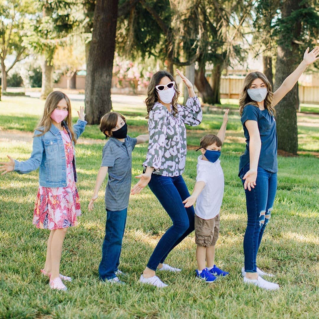 のインスタグラム：「Masks to match every style. 💙 Tap to shop great finds for the family—and don’t forget to use store pick up for face masks, back-to-school picks and more! 📸: @apriljwagner #Kohls #backtoschool」