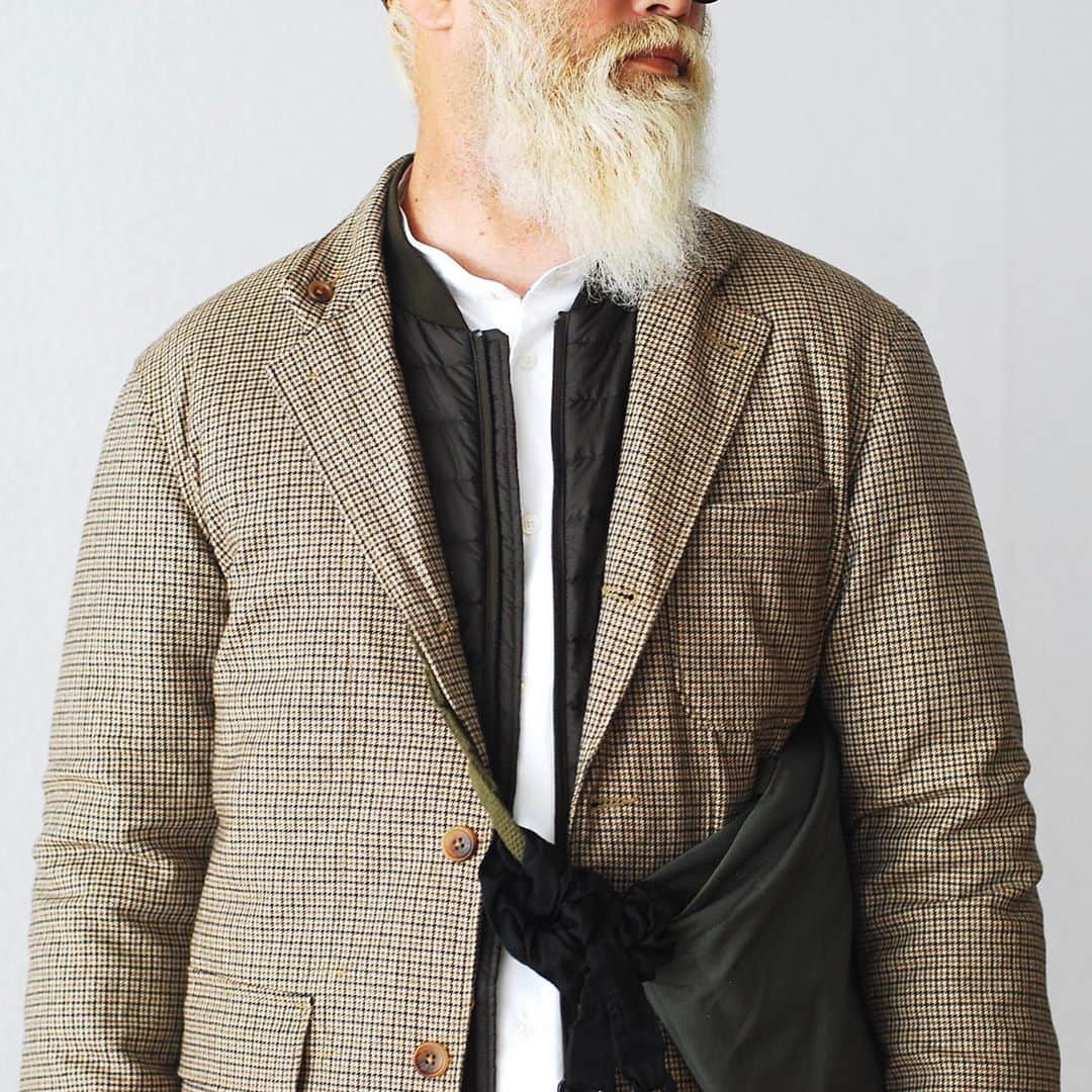 のインスタグラム：「_ Engineered Garments / エンジニアードガーメンツ "Loiter Jacket - Gunclub Check" ¥53,900- _ 〈online store / @digital_mountain〉 https://www.digital-mountain.net/shopdetail/000000012309/ _ 【オンラインストア#DigitalMountain へのご注文】 *24時間受付 *15時までのご注文で即日発送 * 1万円以上ご購入で送料無料 tel：084-973-8204 _ We can send your order overseas. Accepted payment method is by PayPal or credit card only. (AMEX is not accepted)  Ordering procedure details can be found here. >>http://www.digital-mountain.net/html/page56.html  _ #NEPENTHES #EngineeredGarments #ネペンテス #エンジニアードガーメンツ _ 本店：#WonderMountain  blog>> http://wm.digital-mountain.info _ 〒720-0044  広島県福山市笠岡町4-18  JR 「#福山駅」より徒歩10分 #ワンダーマウンテン #japan #hiroshima #福山 #福山市 #尾道 #倉敷 #鞆の浦 近く _ 系列店：@hacbywondermountain _」