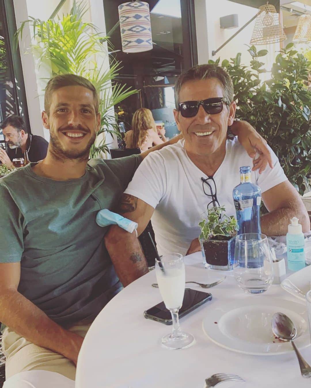 ルベン・ペレスのインスタグラム：「Muchas felicidades, papá . Pocos cumpleaños podemos pasar juntos , pero lo celebraremos más adelante .  Gracias a ti , estoy donde estoy .  Siempre me has apoyado en todas las decisiones que he tomado .  Te admiro y te valoro mucho por todo lo que haces .  Te quiero mucho .」